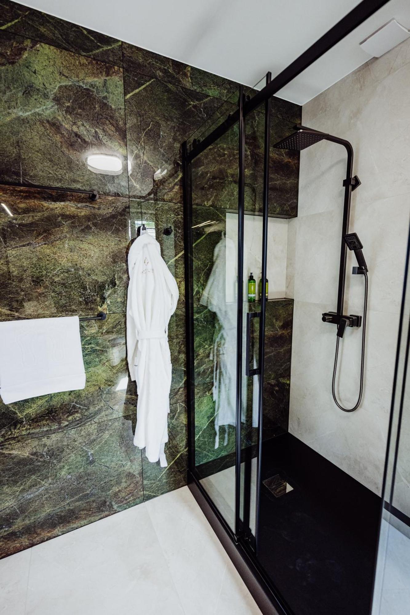 Cristalview Stay&Relax - Luksusowe Apartamenty- Zewnetrzne Jacuzzi- Przyjazne Dla Rodzin - Zwierzeta Akceptowane ป็อดกูชิน ภายนอก รูปภาพ